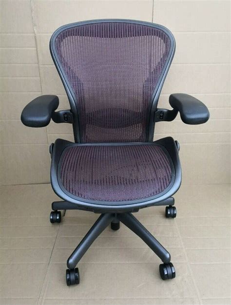 herman miller aeron weight